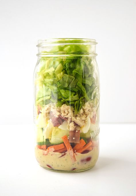 Meal Prep Mason Jar Cobb Salad {Whole30, Paleo) - lunch is served with this made-ahead fresh and tasty Cobb Salad! Add to your meal prep routine for an easy and nutritious salad that is ready to go! Salad Cobb, Salad To Go, Whole30 Meal Prep, Free Mason, Jar Salad, Make Ahead Salads, Protein Packed Meals, Meal Prep Plans, Mason Jar Salad