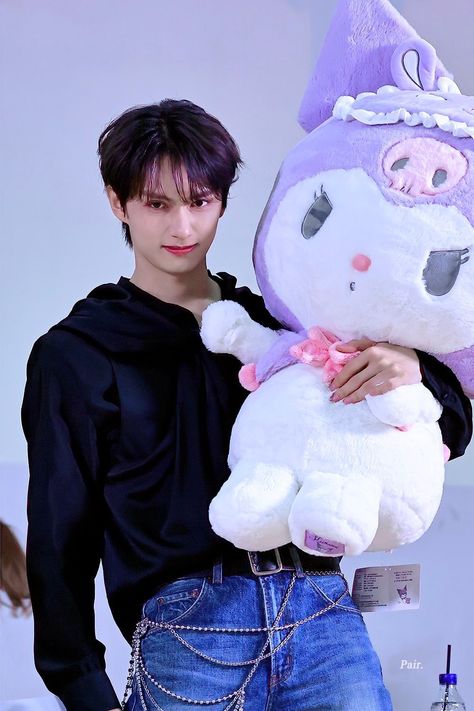 ^≖◡≖^ ੭ on X: "jun imitating kuromi’s expression he’s so cute https://t.co/ltQn2zFEoR" / X Jun Svt Cute, Kuromi Dress, Jun Svt, Seventeen Junhui, Wen Junhui, Seventeen The8, Seventeen Jun, Cat Plush, Kpop Boy