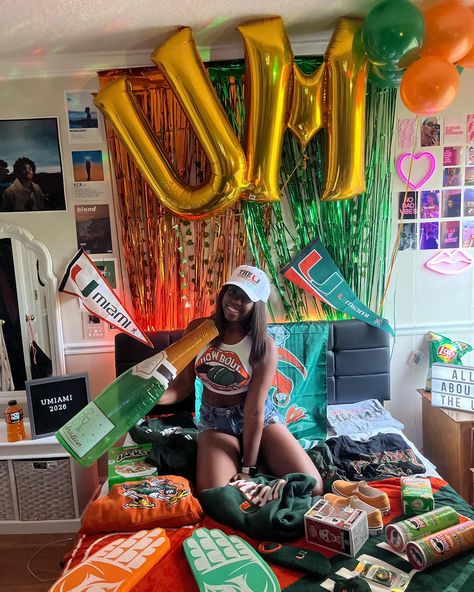 Miami Bed Party, Bed Party College, College Decision Day, U Of Miami, Miami College, Decision Day, College Decision, College Football Outfits, 15th Birthday Party Ideas