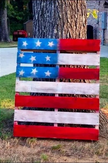 12 DIY Memorial Day Decor Ideas That Will Make You Feel Creative 4th Of July Party Ideas Decorations, American Party Ideas, Juneteenth Decorations, American Party Decorations, Fourth Of July Party Ideas, 4th Of July Party Decorations, 4th Of July Party Ideas, Neighborhood Block Party, America Party