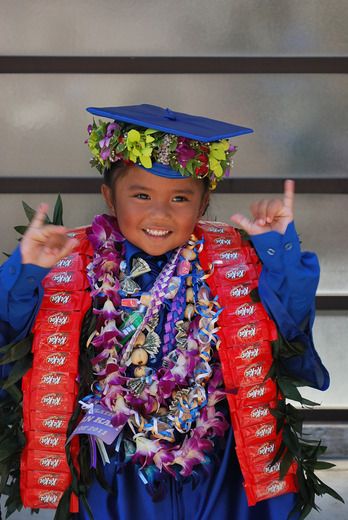 Graduation Hawaiian Style Lei For Kindergarten Graduation, Hawaiian Graduation Lei, Preschool Graduation Leis, Kindergarten Graduation Ideas Gifts, Candy Leis For Graduation, Hawaiian Graduation, Grad Presents, Graduation Candy Lei, Grad Leis