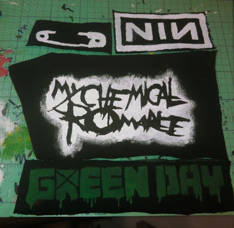 Handmade Patches Punk, Handmade Patches Diy, Band Patches Diy, Mcr Patch, Patch Ideas Diy, Diy Punk Patches, Alt Clothes Diy, Diy Patches Punk, Battle Skirt