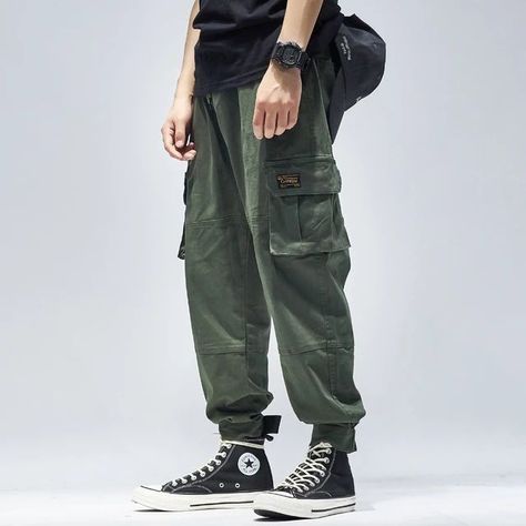 Street Wear Cargo Pants Men, Army Fashion Man, Japanese Aesthetic Outfits Men, Army Look Fashion, Men Joggers Outfit, Green Men Outfit, Green Pants Outfit Men, Male Street Fashion, Japanese Cargo Pants