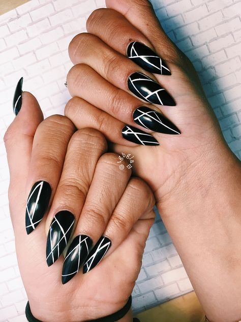 Linework! By @tgbglam Linework Nail Art, Line Nail Art, Geometric Nail Art, Work Nails, Best Acrylic Nails, Acrylic Nails, Beauty Makeup, Manicure, Nail Polish