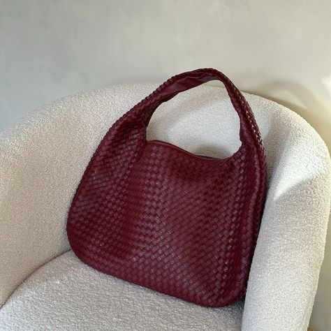 Yes it’s back in stock! - Order before it gets sold out again! Maroon Shoulder Bag, Maroon Coquette, Woven Bag Outfit, Bag For University, Maroon Bag, Purse Aesthetic, Uni Bag, Braided Bag, Chique Outfit