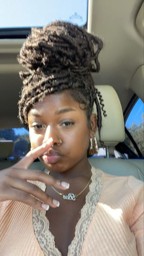 Soft Loc Bun Styles, Soft Loc Bun, Styling Soft Locs Black Women, Messy Locs Black Women, Peekaboo Faux Locs, Loc Hairstyles For Women Long, Butterfly Locs Hairstyle Ideas, Soft Locs Hairstyles Ideas, Soft Locs Hairstyles