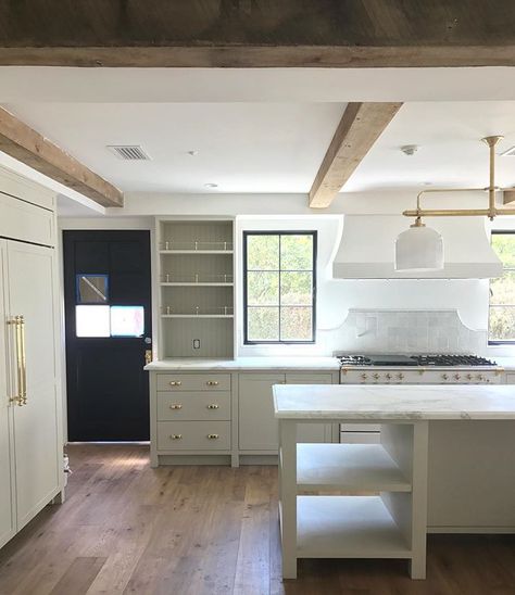 Amber Lewis (@amberinteriors) • Instagram photos and videos French House Plans, Architecture Window, Kitchen Cabinet Interior, Kitchen Looks, Marble Kitchen Island, Amber Lewis, Kitchen Marble, Grey Bathrooms, Trendy Kitchen