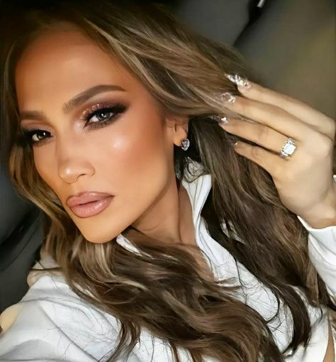 Jlo Makeup, Jlo Hair, Bronze Smokey Eye, Pageant Hair, Makeup Selfie, Eye Makeup Pictures, Makeup Tattoos, Photo Makeup, Gorgeous Eyes