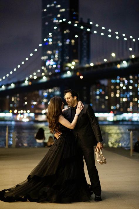 Couple Night Photography Romantic, Beautiful Night Scenery, City Lights Photography, Couple Engagement Photoshoot, New York Engagement, Wedding Reception Lighting, Lights Photography, Groom Photography, Wedding First Look