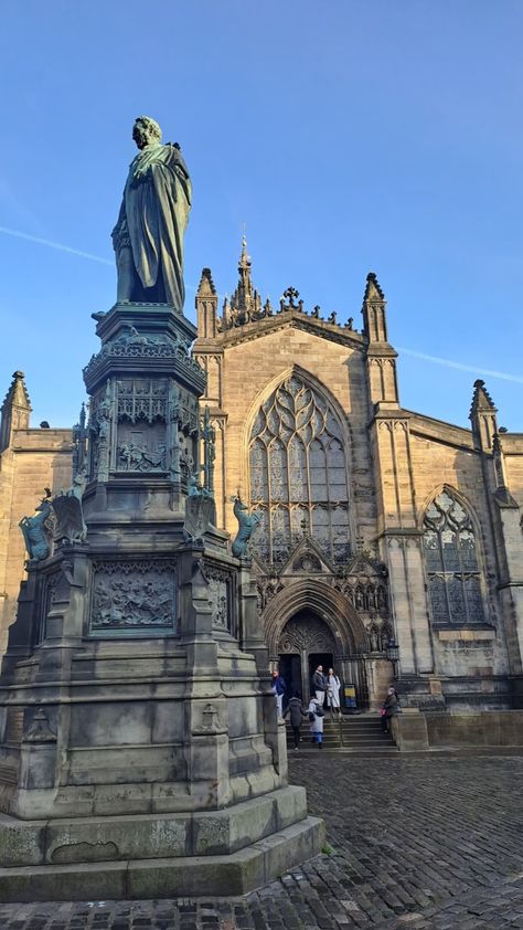 ST GILES CATHEDRAL St Giles Cathedral Edinburgh, Scottish Architecture, Medieval Aesthetics, St Giles, Edinburgh Scotland, Where To Go, Edinburgh, Scotland, Architecture