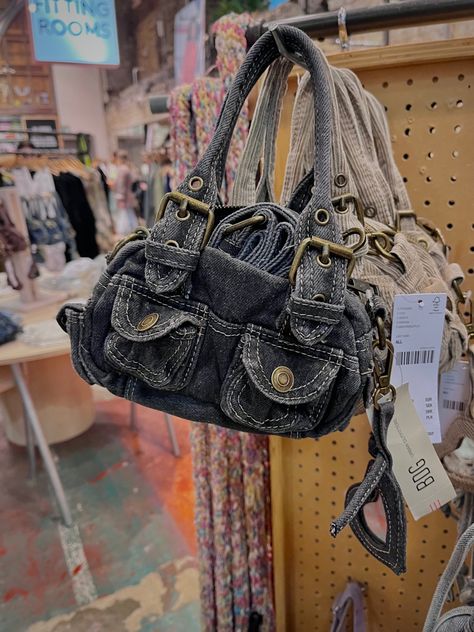 90s Fashion Accessories Bags, Urban Outfitters Denim Bag, 2000 Accessories, Urban Outfitters Aesthetic, Urban Outfitters Outfit, 2000s Bags, 2000s Accessories, Urban Outfitters Y2k, Bags Y2k