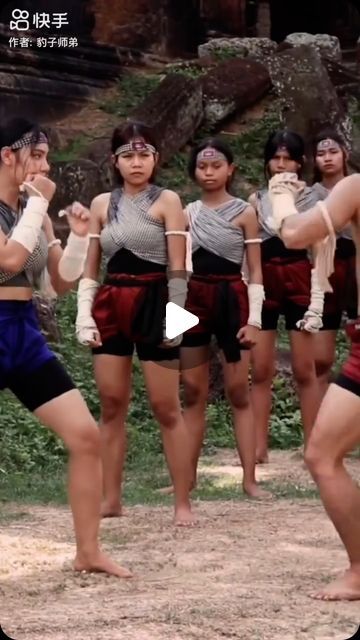 Chicago L, Self Defense Moves, Shaolin Kung Fu, Men Workout, Interesting Videos, Staff Training, Los Angeles City, Martial Arts Training, New York Life