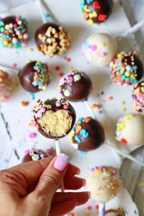 Cake Pops Cake Pop Photography, Sweet Kitchen, Kids Party Food, Brunch Party, Cakepops, Easy Cake, Food Cravings, Cake Pops, Finger Foods