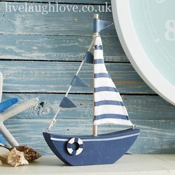 Nautical Bedroom Decor, Boat Shelf, Nautical Decor Bedroom, Bathroom Ornaments, Nautical Bedroom, Nautical Diy, Nautical Accessories, Seaside Theme, Nautical Crafts