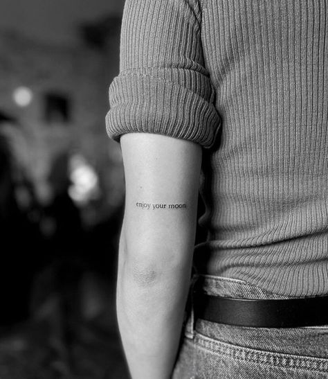 Handwriting Tattoos, Wörter Tattoos, Minimal Tattoo Ideas, Crazy Tattoos, Tattoos Infinity, Cursive Tattoos, Small Forearm Tattoos, Mom Tattoo Designs, Single Needle Tattoo