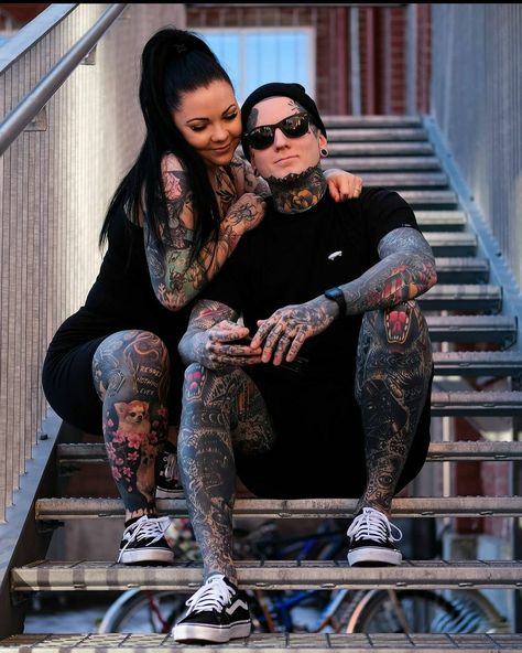 Tattooed Couples Photography, Tattooed Couple, Tattoo Photoshoot, Making Shorts, Punk Couple, Gym Couple, Oil Making, Epic Tattoo, Couple Tattoo