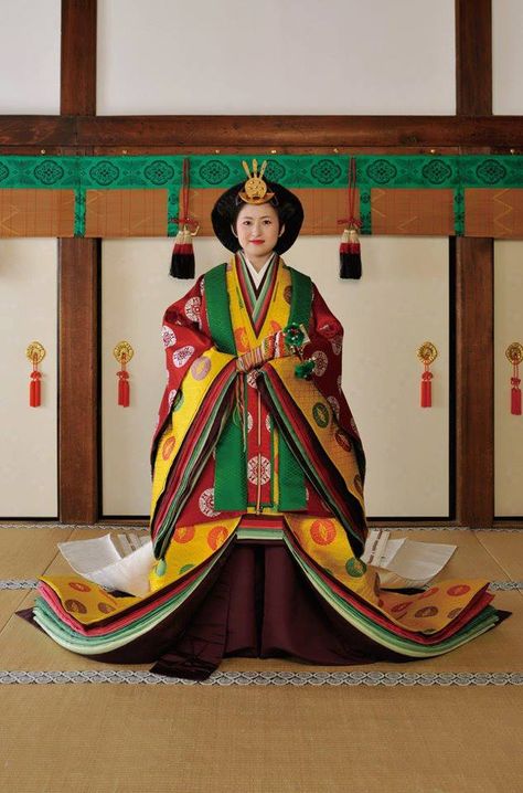 Traditional Japanese Clothing, Heian Era, Japanese Costume, Heian Period, Japanese Colors, Japanese Clothing, Traditional Kimono, Japanese Dress, Period Outfit