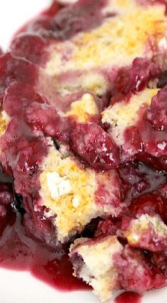 Triple Berry Cobbler, Cake Mix Cobbler, Mixed Berry Cobbler, Berry Cobbler Recipes, Entertaining Desserts, Blueberry Cobbler Recipes, Cobbler Recipes Easy, Strawberry Cobbler, Cobbler Topping