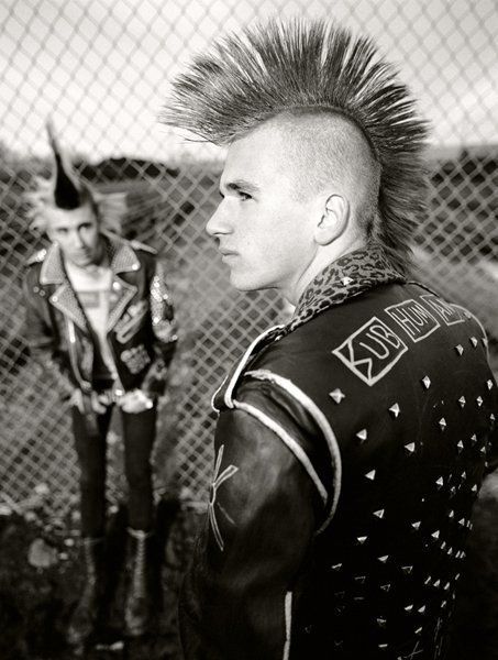 American Punk Boys- Tap the link now to see our super collection of accessories made just for you! #PunkFashion Cyberpunk Hairstyles, Punk Guys, Punk Mohawk, Cultura Punk, Estilo Punk Rock, Punk Boy, 80s Punk, Punk Culture, Arte Punk