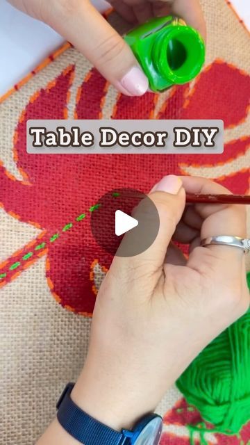 Jute Fabric Crafts, Burlap Table Runner Diy, Table Decor Diy, Table Runner Diy, Diy Table Decor, Jute Runner, Burlap Table, Jute Fabric, Burlap Table Runners