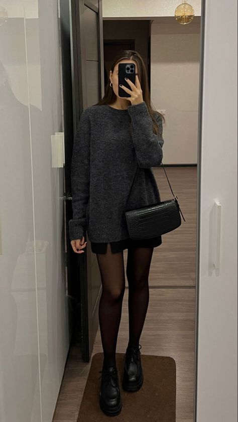 Skandinavian Fashion, Fashion Goals, Looks Street Style, Looks Black, Ținută Casual, Tights Outfit, Mode Inspo, Outfit Inspo Fall, Autumn Outfit