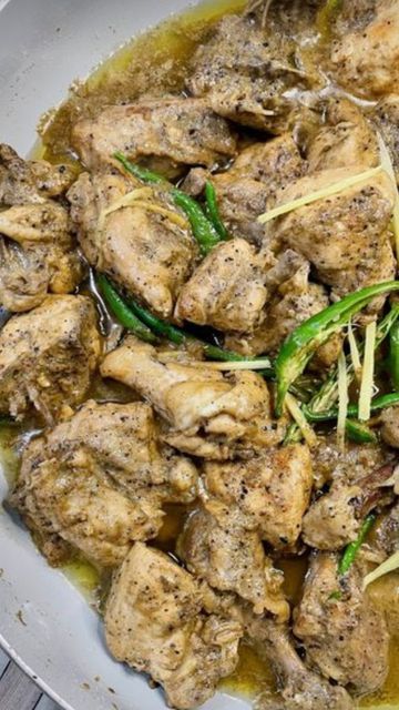 Zarri Foods on Instagram: "Apka Birthday Month Konsa Hai ? | White Chicken Karahi 😋 . . Ingredients:📝 For Marination: ▶️ Half Kg Chicken ▶️ 2 Tbsp Yogurt ▶️ 1 Tsp Ginger Paste ▶️ 1 Tsp Garlic Paste ▶️ 1 Tsp Chili Powder ▶️ To Taste Salt ▶️ 2 Tsp Black Pepper ▶️ 3 Tsp Coriander Powder For Curry: ▶️ Oil ▶️ 1 Large Onion ▶️ 2 Tbsp Cashews ▶️ 4-5 Green Chilies ▶️ 2 Tbsp Yogurt ▶️ 1 Cup Cream Follow ▶️ @zarrifoods . . . . . . . . . . . . #whitechickenkarahi #zarrifoods #chickenrecipe #chickenkarahi #chickenlover #foryoü #zarifood #pakistanifood #creamychicken #reelsinstagram #recipeideas #reeltrending #chickenkarahi" White Chicken Karahi, White Karahi, Chicken Kadai Recipe, Chicken Karahi Recipe, Karahi Recipe, Chicken Karahi, Chicken Thighs Recipes, Ginger Paste, Healthy Chicken Dinner