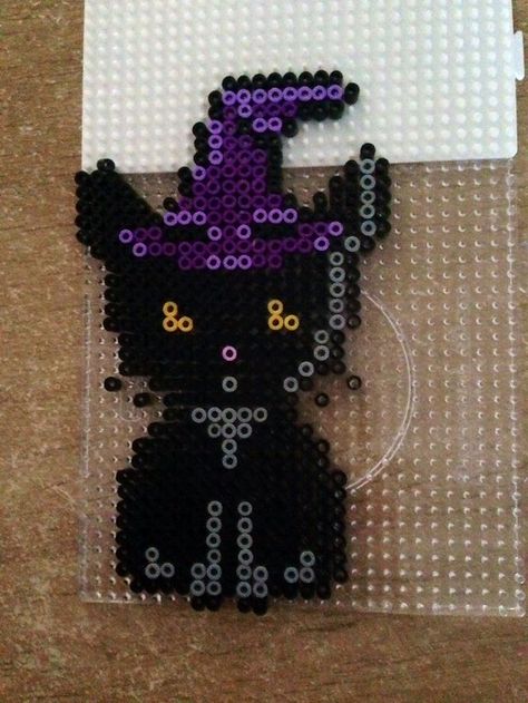 Black cat -- perler beads by Marye Perler Beads Halloween, Halloween Hama Beads, Halloween Perler Beads, Perler Halloween, Hama Beads Halloween, Halloween Perler, Ironing Beads, Beads Halloween, Hamma Beads Ideas