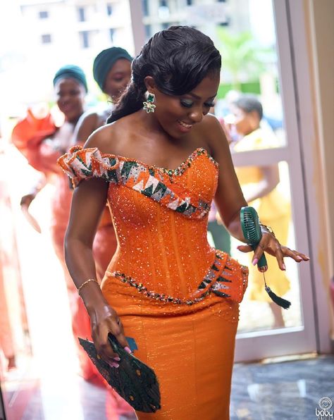 African Dress Patterns, African Print Wedding Dress, African Traditional Wedding Dress, African Wedding Attire, Kente Dress, African Bride, African Traditional Wedding, Short African Dresses