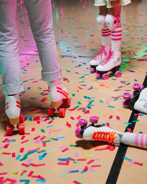 Roller Skates Party, Bubblegum Party Theme, Roller Disco Aesthetic, Roller Skating Rink Aesthetic, Roller Rink Aesthetic, 90s Roller Skating, 70s Roller Rink, 80s Roller Disco, Skating Rink Aesthetic