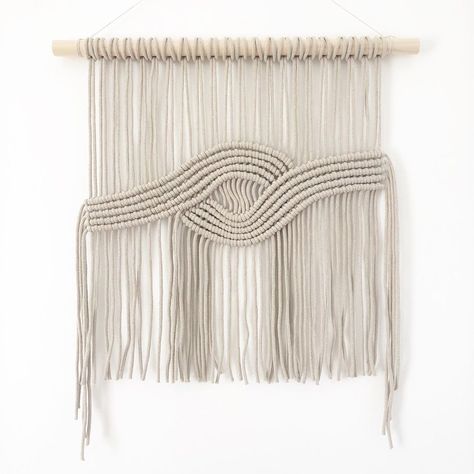 Grey Cloth Natural Fiber Art on Instagram: “As much as I love texture upon texture, I’ve also been loving more of a restrained aesthetic for my fiber art lately. There is something…” Basic Macrame Knots, Basic Macrame, Macrame Dream Catcher, Macrame Planter, Macrame Supplies, Large Macrame, Macrame Wall Art, Modern Macrame, Macrame Bag