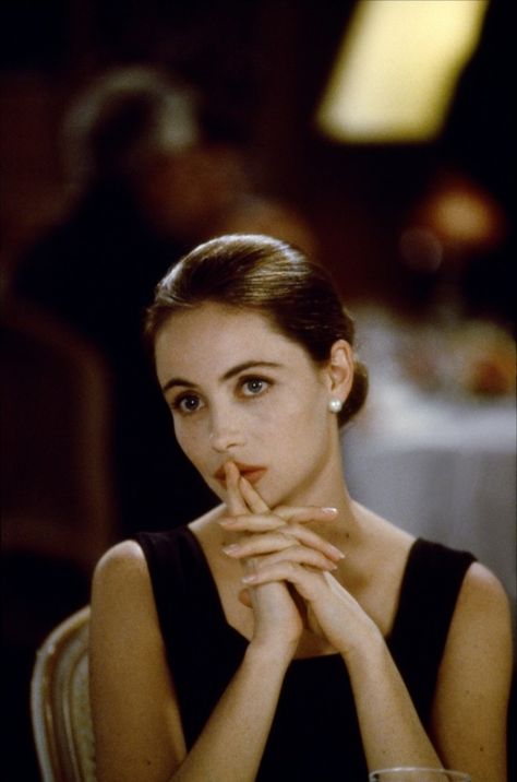 Emmanuelle Estilo Ivy League, Emmanuelle Béart, French Actress, Foto Art, French Chic, Beauty Icons, Old Money Aesthetic, 가을 패션, Beauty Inspiration