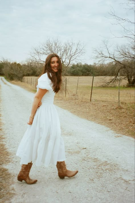 Cowgirl Boots Long Dress, Long Country Dresses With Cowboy Boots, White Southern Dress, Wedding Dresses Cowboy Boots, Western White Dress With Boots, Cowgirl Boots With Long Dress, Classic Country Outfits, Long Dresses With Cowgirl Boots, Long White Dress With Cowboy Boots