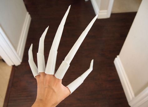 How to make Lady Deathstrike’s claw nails | Cosplay by Tiff Nguyen Claws Tutorial, Lady Deathstrike, Kule Ting, Costume Carnaval, Diy Kostüm, Costume Tutorial, Instruções Origami, Idee Cosplay, Cosplay Tutorial