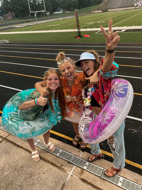 Team Tuesday Spirit Week, Beach Outfit School Spirit, Beach Sprit Week, Tbt Outfits Spirit Week, Beach Vs Blizzard Spirit Week, Beach Day Outfit School Spirit Week, Tropical School Spirit Day, Beach Hoco Theme Outfit, School Hawaiian Day Outfits