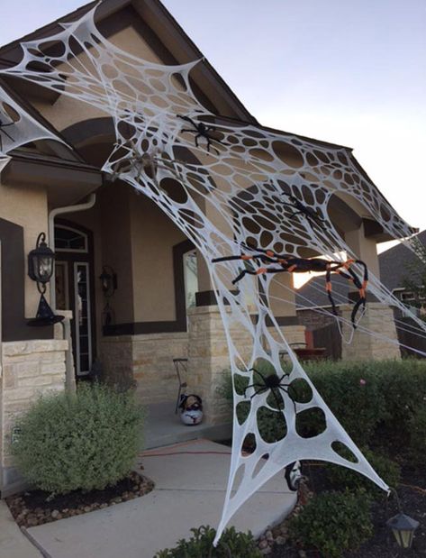 Halloween Cobweb Ideas, Halloween Yard Displays, Scary Halloween Decorations Outdoor, Halloween Spider Decorations, Halloween Outside, Spider Decorations, Halloween Decorations Outdoor, Casa Halloween, Diy Halloween Decor