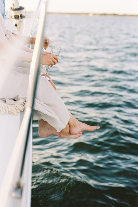 This couple celebrated their big news with a gorgeous sailboat engagement photos session at sunset, and the photos are amazing! Yacht Engagement Photos, Yacht Photoshoot Friends, Yatch Prenup Ideas, Sailboat Engagement Shoot, Couples Sailboat Photoshoot, Yacht Photoshoot Couple, Sailboat Engagement Session, Vintage Boat Engagement Photos, Sailboat Couples Photos