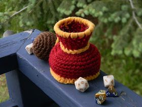 Crochet Dungeons And Dragons, Crochet Wicca, Crochet Potion Bottle, Dnd Crochet, Dnd Shop, Dice Bag Pattern, Crochet Dice, Crochet Stuffies, Cool Crochet