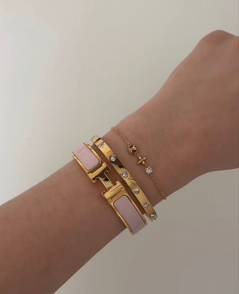 Xoxo Jewelry, Jewelry Tips, Expensive Jewelry Luxury, Wrist Jewelry, Luxe Jewelry, Winter Chic, Jewelry Accessories Ideas, Dope Jewelry, Jane Birkin