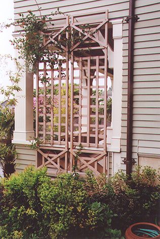 Side Porch Privacy Ideas, Trellis Porch Ideas, Trellis On Porch, Front Porch Trellis Ideas, Porch Trellis Ideas, Front Porch Trellis, Back Porch Privacy, Front Porch Privacy Ideas, California Garden Design