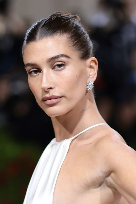 How Much Hailey Bieber's Makeup Routine Costs Fall Makeup Trend, Mascara Hacks, Daily Makeup Routine, Jeans Trend, Nagellack Trends, Celebrity Wedding Dresses, Everyday Makeup Routine, Full Makeup, Keke Palmer