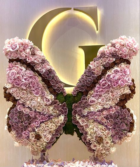 Butterfly Flower, Butterfly Flowers, Wedding Centerpieces, Flower Arrangements, Flowers, Quick Saves, Tela, Wedding Centrepieces