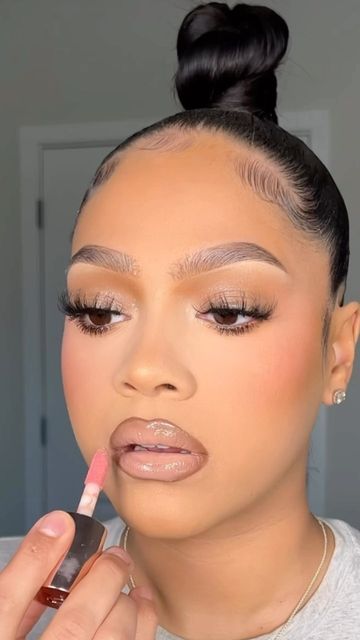 Concealer Lip Combo, Dark Liner With Lipgloss, Liner And Gloss Combo, Brown And Nude Lip Combo, Brown Liner Pink Lips, Logan Nicole Makeup, Nude Lip Combos For Black Women, Nude Lip Black Women, Pinky Nude Lip Combo