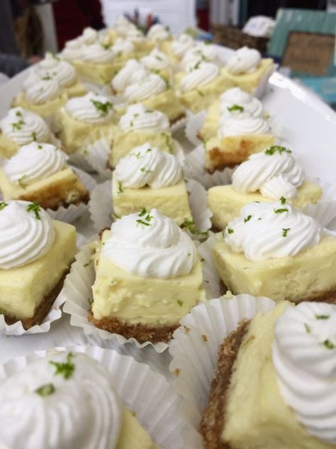 Florida Key Lime Pie Recipe, Authentic Key Lime Pie Recipe, Key Lime Pie Bites, Pie Squares, Key Lime Recipes, Key Lime Desserts, Key Limes, Lime Desserts, Mini Hamburgers