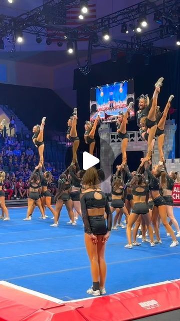 𝑺𝒆𝒏𝒊𝒐𝒓 𝑬𝒍𝒊𝒕𝒆 🩵 on Instagram: "just wait ‘til you see what’s next 🌎 #seniorelite" Easy Cheer Routines, Cheer Group Poses, All Star Cheer Pictures Poses, Gymnastics Stunts, Crazy Stunts, Kids Cheerleading, Senior Elite, Stunt Video, Cheer Extreme