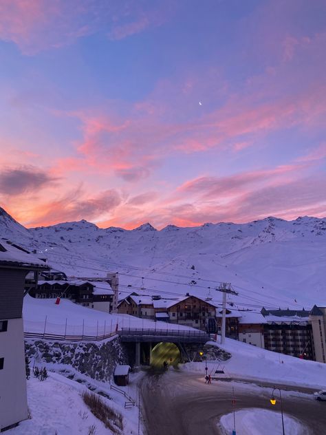 Snow And Sunset, Snowboarding Astethic, Snowboarding Sunset, Skiing Sunset, France Snow, Winter France, Austria Skiing, Snowboard Trip, Sunrise Winter