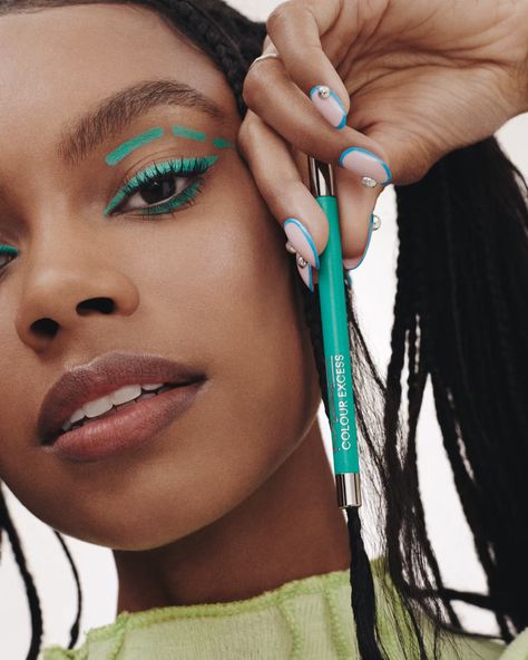 M.A.C.'s Colour Excess Gel Pencil Eyeliners Are 'Euphoria'-Chic Simple Colourful Eyeliner, Eyeliner Campaign, Colourful Eyeliner, Eyeliner Abstract, Coloured Eyeliner, Colour Eyeliner, Colorful Liquid Eyeliner, Euphoria Graphic Liner, Pencil Eye