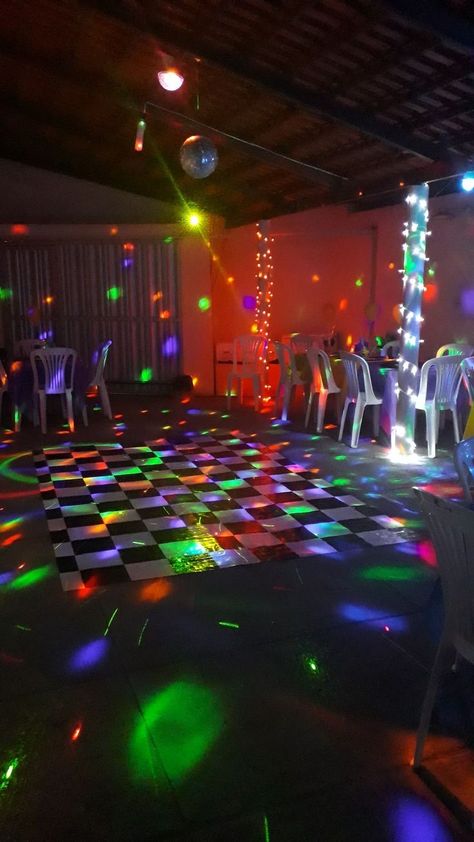 80s Birthday Party Ideas, 2000s Birthday Party Theme, 2000s Party Theme, 00s Party, Retro Birthday Party, 2000s Party, Fantasy Party, 20th Birthday Party, 13th Birthday Parties