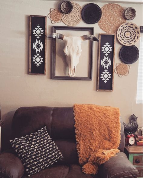 Basket wall ideas Bedroom With Cow Picture, Western Accent Wall Living Room, Western Diy Decor Craft Ideas, Cow Hide Wall Decor Ideas, Basket Wall Ideas, Western Basket, Living Room Inspiration Farmhouse, Western Decor Ideas, Western Office Decor