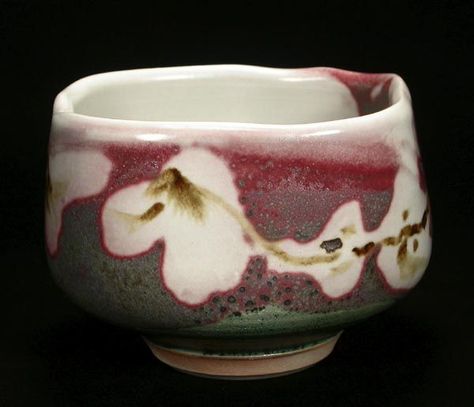 Robin Hopper Keramik Design, Room Deco, Ceramics Pottery Art, Ceramics Ideas Pottery, Tea Bowls, Clay Ceramics, White And Red, Ceramic Plates, Ceramic Cups