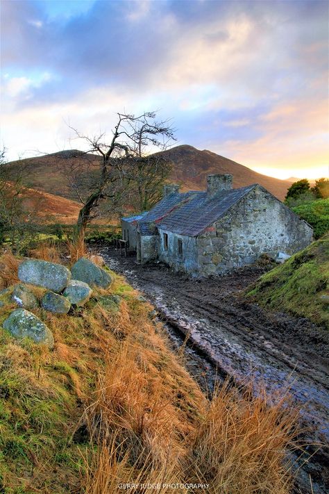 Mourne Mountains, County Down, Northern Ireland Abandoned Cottage, Landscape Cottage, Irish Cottages, Irish Heart, Black Stuff, Irish Cottage, Irish Landscape, Into The West, Ireland Landscape